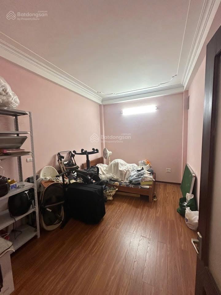 Cho thuê nhà cầu diễn 50m², 4t, lô góc 2 mặt tiền, ô tô đỗ cửa, 15tr gần trường tnmt