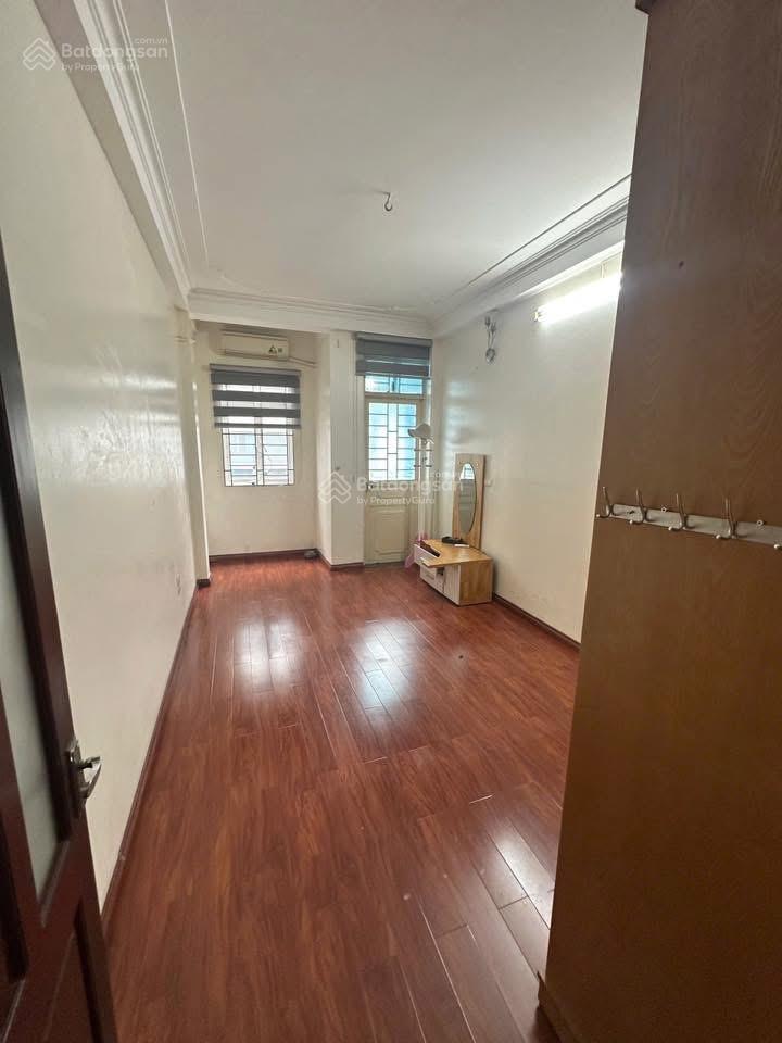 Cho thuê nhà cầu diễn 50m², 4t, lô góc 2 mặt tiền, ô tô đỗ cửa, 15tr gần trường tnmt