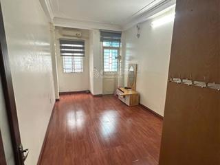 Cho thuê nhà cầu diễn 50m², 4t, lô góc 2 mặt tiền, ô tô đỗ cửa, 15tr gần trường tnmt