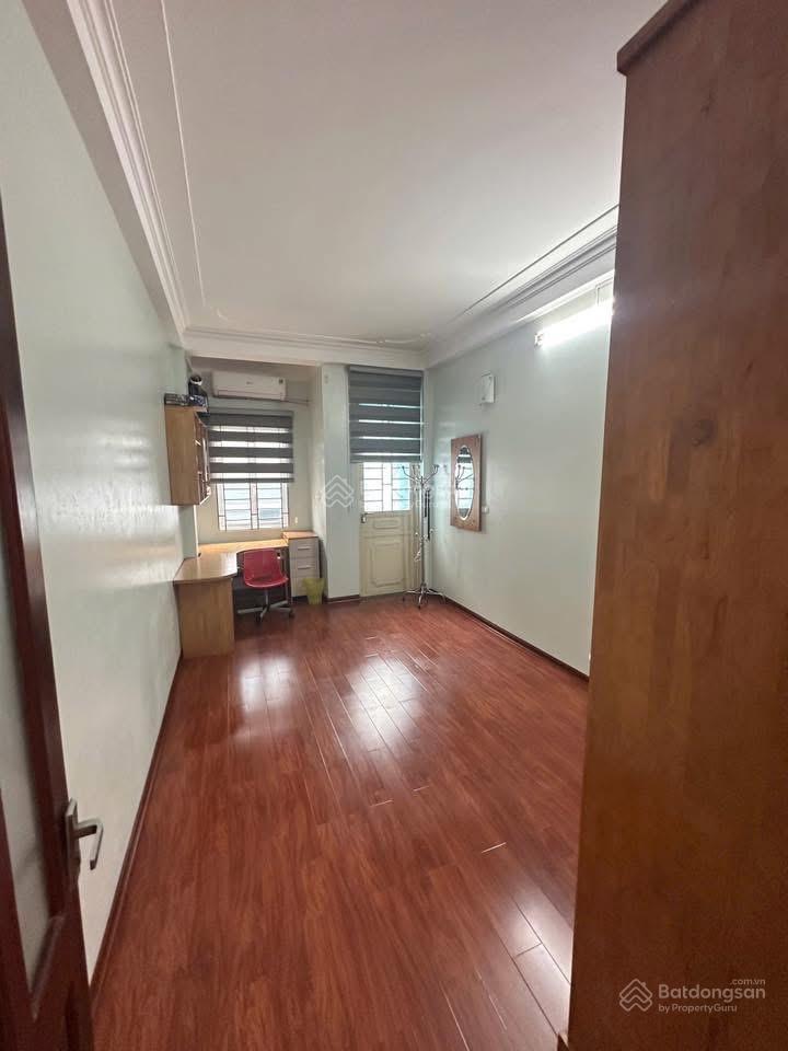 Cho thuê nhà cầu diễn 50m², 4t, lô góc 2 mặt tiền, ô tô đỗ cửa, 15tr gần trường tnmt