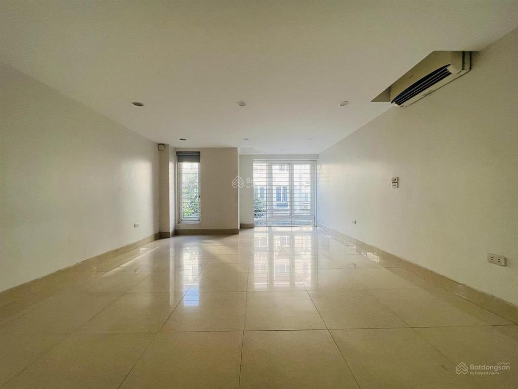 Cho thuê nhà hồ tùng mậu cạnh goldmark city 125mx5t 1 hầm, vỉa hè rộng, 40tr, vị trí đẹp, xe tải đỗ