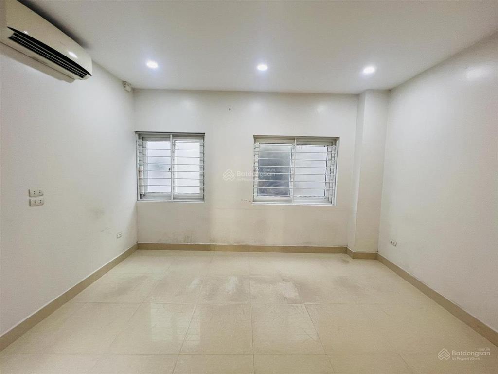 Cho thuê nhà hồ tùng mậu cạnh goldmark city 125mx5t 1 hầm, vỉa hè rộng, 40tr, vị trí đẹp, xe tải đỗ
