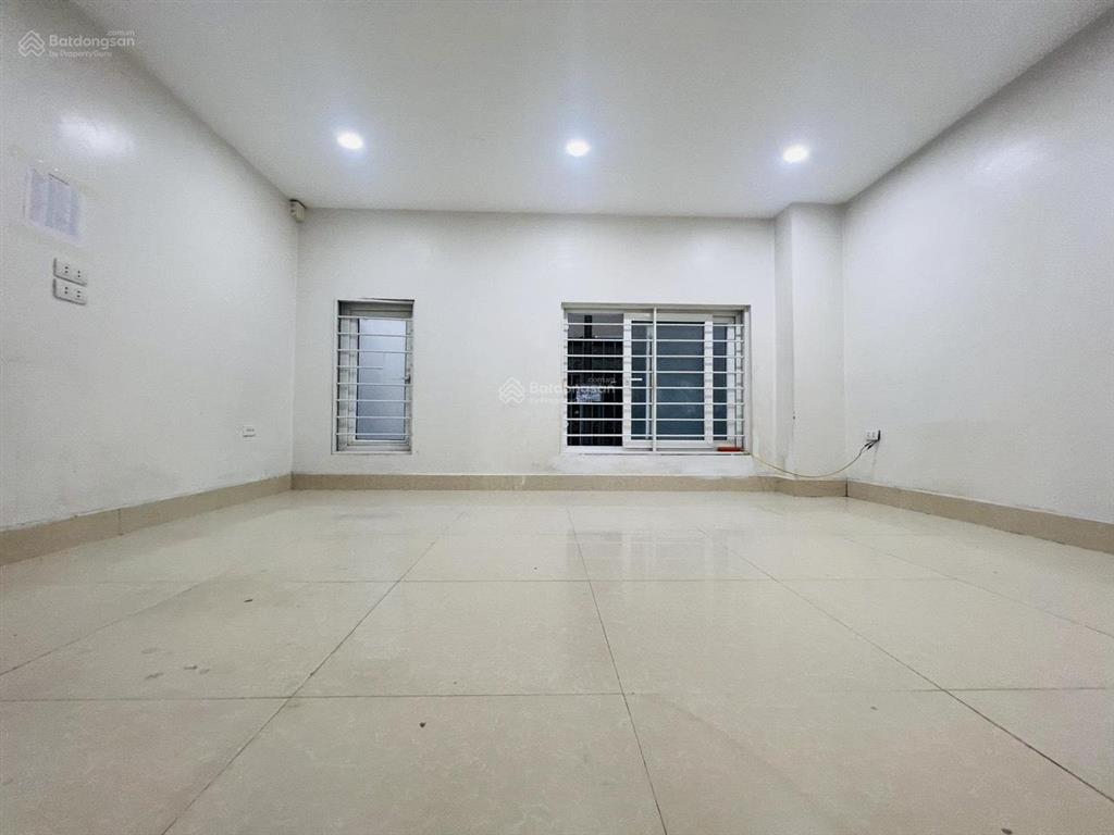 Cho thuê nhà hồ tùng mậu cạnh goldmark city 125mx5t 1 hầm, vỉa hè rộng, 40tr, vị trí đẹp, xe tải đỗ