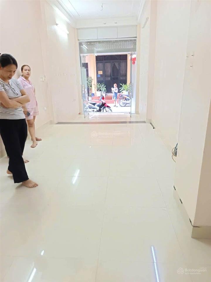 Cho thuê liền kề báo nhân dân trần hữu dực 60m2 x 4t ô tô đỗ, vỉa hè rộng