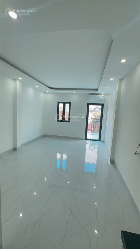 Cho thuê liền kề báo nhân dân trần hữu dực 60m2 x 4t ô tô đỗ, vỉa hè rộng