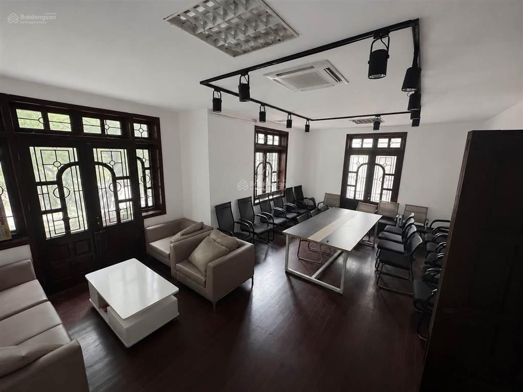 Cho thuê nhà nguyễn cơ thạch 135m², 4t, ô tô đỗ cửa, 32tr