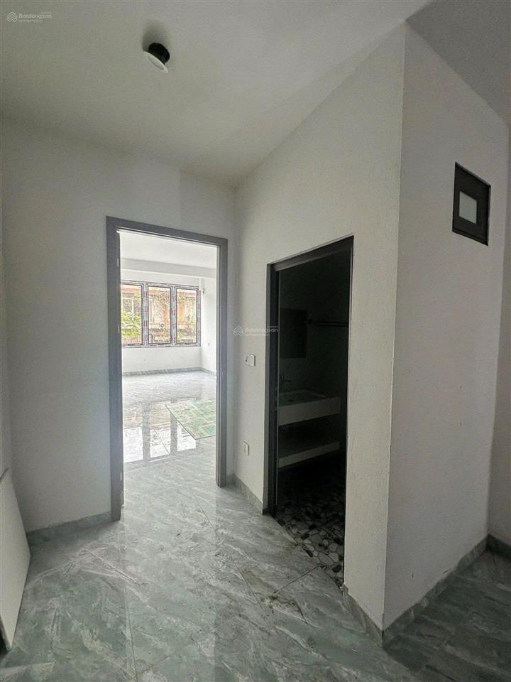 Cho thuê nhà cầu diễn 50m2 x 5t, ô tô đỗ, có thang máy giá 18tr/th