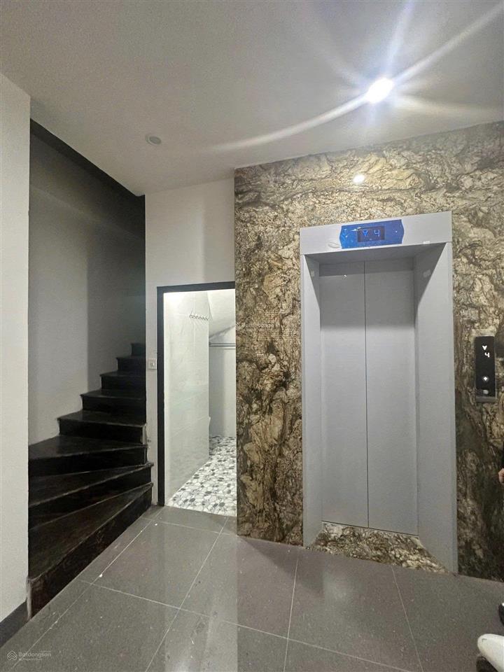 Cho thuê nhà cầu diễn 50m2 x 5t, ô tô đỗ, có thang máy giá 18tr/th