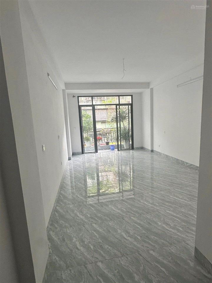Cho thuê nhà cầu diễn 50m2 x 5t, ô tô đỗ, có thang máy giá 18tr/th