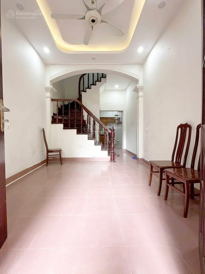 Cho thuê nhà hàm nghi 50m x 4t, full điều hoà bếp, giá 14tr, ô tô qua nhà