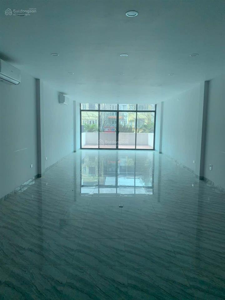 Cho thuê nhà cầu diễn 100m2 x 7t, 1 hầm, xe tải đỗ, vỉa hè rộng, full thang máy điều hòa