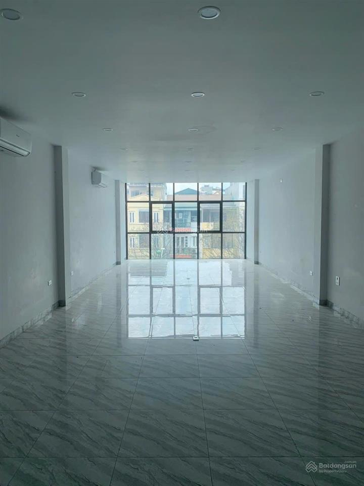 Cho thuê nhà cầu diễn 100m2 x 7t, 1 hầm, xe tải đỗ, vỉa hè rộng, full thang máy điều hòa