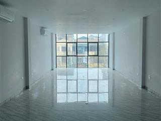 Cho thuê nhà cầu diễn 100m2 x 7t, 1 hầm, xe tải đỗ, vỉa hè rộng, full thang máy điều hòa