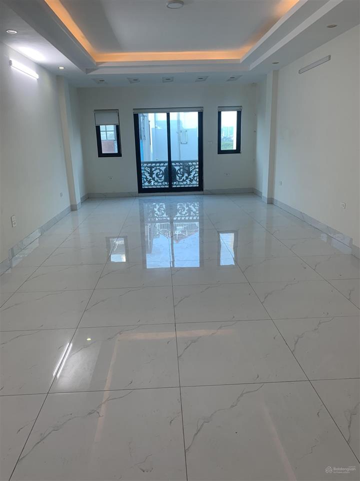 Cho thuê nhà cầu diễn 50m x 5t, 1 hầm, thông sàn full thang máy điều hòa, ô tô đỗ, nhà mới giá 19tr