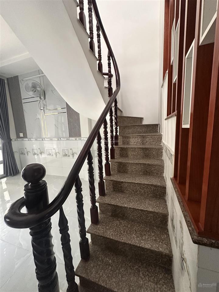 Mặt tiền tân thới hiệp, xe hơi đậu cửa, 2 tầng btct, hiếm trong khu