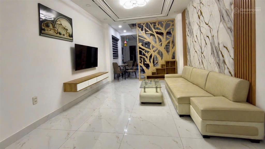 Chủ gửi bán nhà riêng 42m2, giảm từ 5 tỷ 3 còn 4 tỷ 870. hẻm rộng gần đường lớn. giá còn bớt