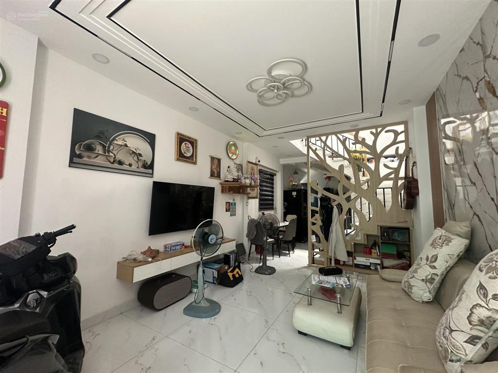Chủ gửi bán nhà riêng 42m2, giảm từ 5 tỷ 3 còn 4 tỷ 870. hẻm rộng gần đường lớn. giá còn bớt