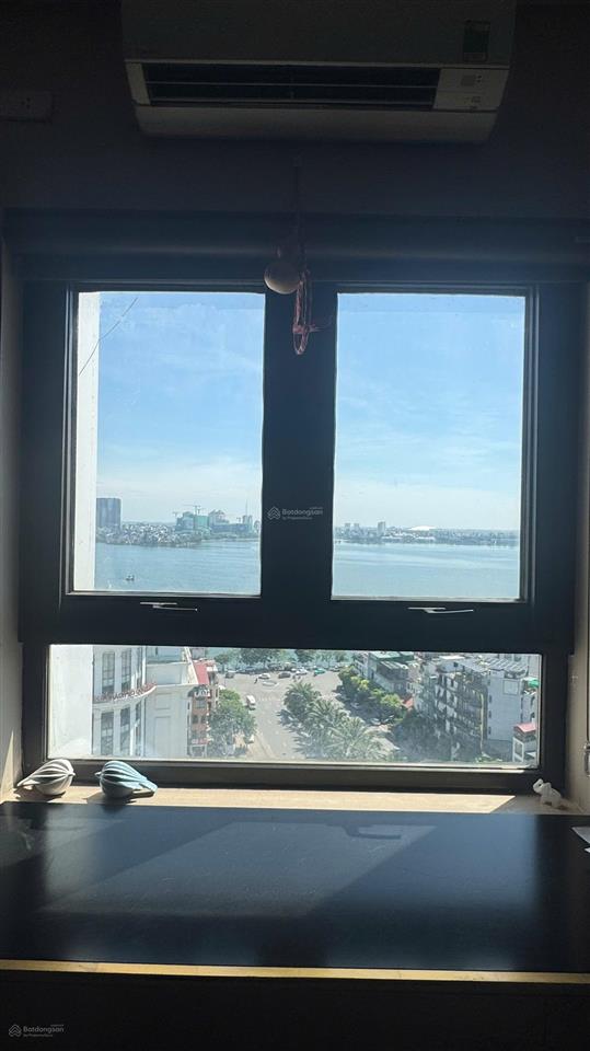 Chính chủ bán căn hộ cao cấp 249a thụy khuê, 145m2, view trọn hồ tây, 30m ra cổng metro số 5
