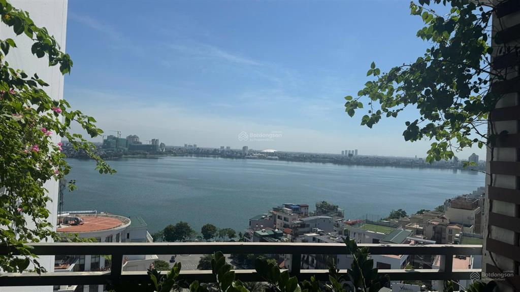 Chính chủ bán căn hộ cao cấp 249a thụy khuê, 145m2, view trọn hồ tây, 30m ra cổng metro số 5