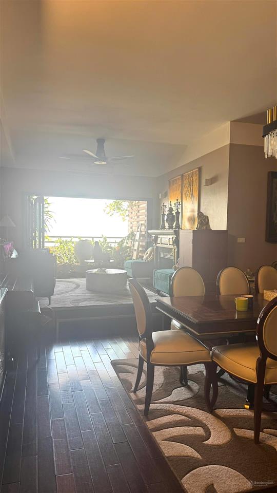 Chính chủ bán căn hộ cao cấp 249a thụy khuê, 145m2, view trọn hồ tây, 30m ra cổng metro số 5