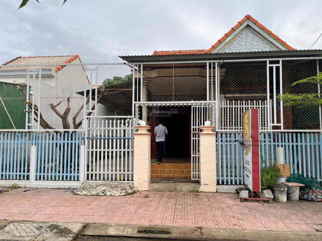 Bán nhà 212m2 cách biển dốc lết 500m sát bên khu tttm dịch vụ biển của tập đoàn hoàn cầu vị trí đẹp