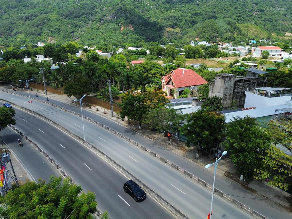 Đất mặt đường nguyễn tất thành nha trang đẹp dễ kinh doanh buôn bán