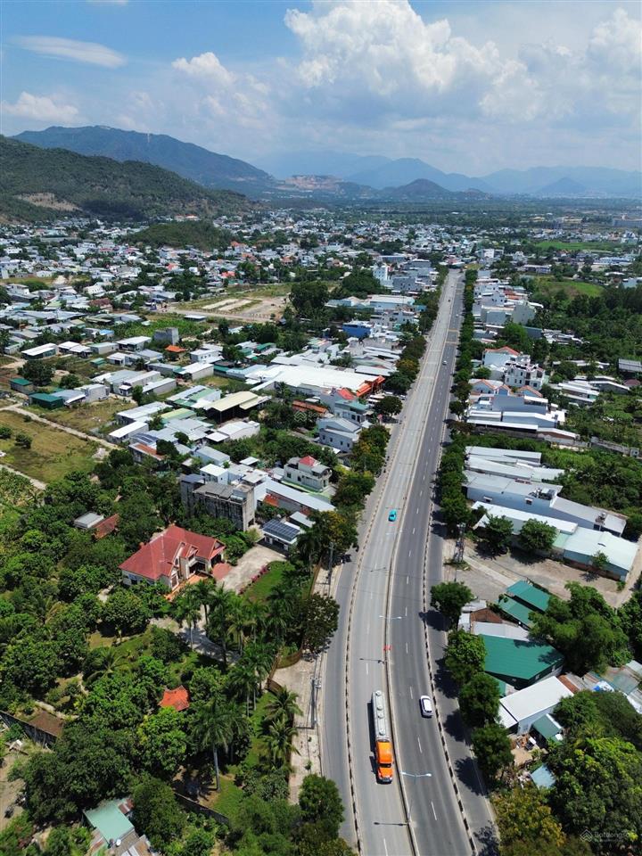Đất mặt đường nguyễn tất thành nha trang đẹp dễ kinh doanh buôn bán