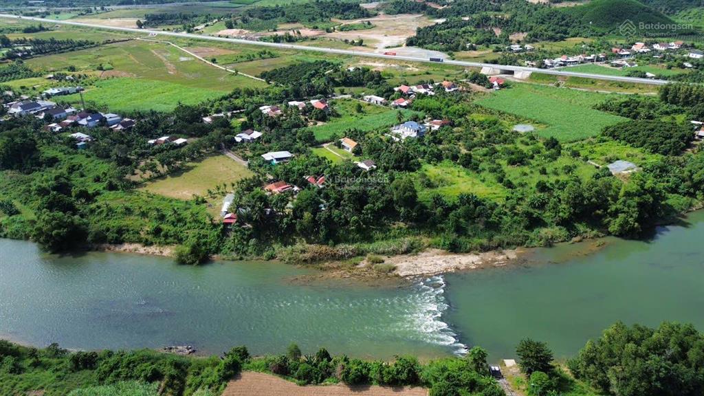 Nhà vườn siêu đẹp cách nha trang chỉ 27km view sông mát mẻ