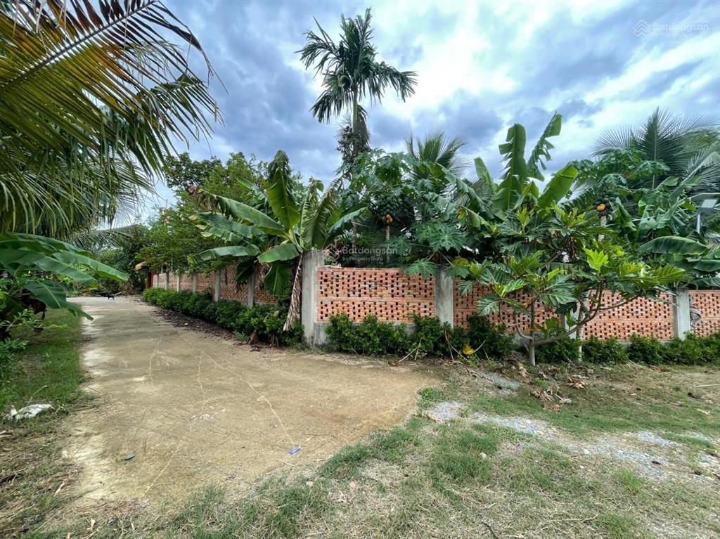 Nhà vườn siêu đẹp cách nha trang chỉ 27km view sông mát mẻ