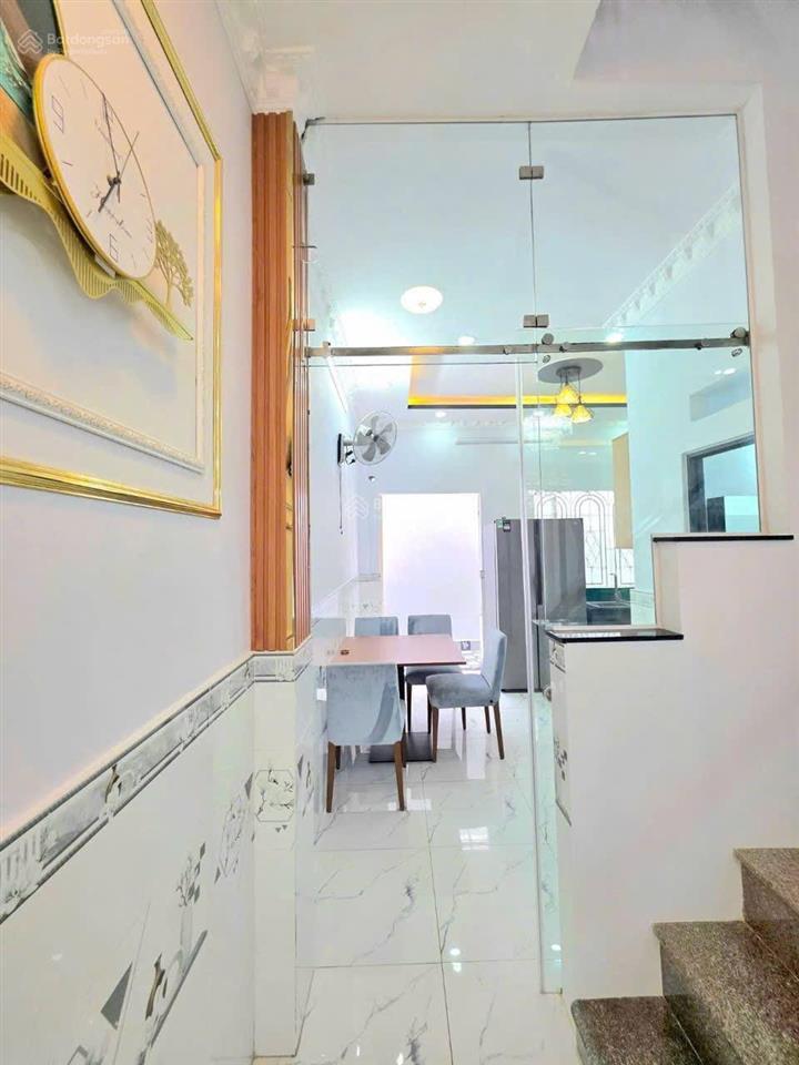 Nhà đẹp 2 tầng 4,55x13m với 2pn full nội thất, chỉ 4,2 tỷ sổ hồng riêng hỗ trợ vay bank, sát q7