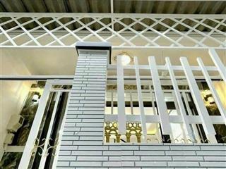 Nhà đẹp 2 tầng 4,55x13m với 2pn full nội thất, chỉ 4,2 tỷ sổ hồng riêng hỗ trợ vay bank, sát q7