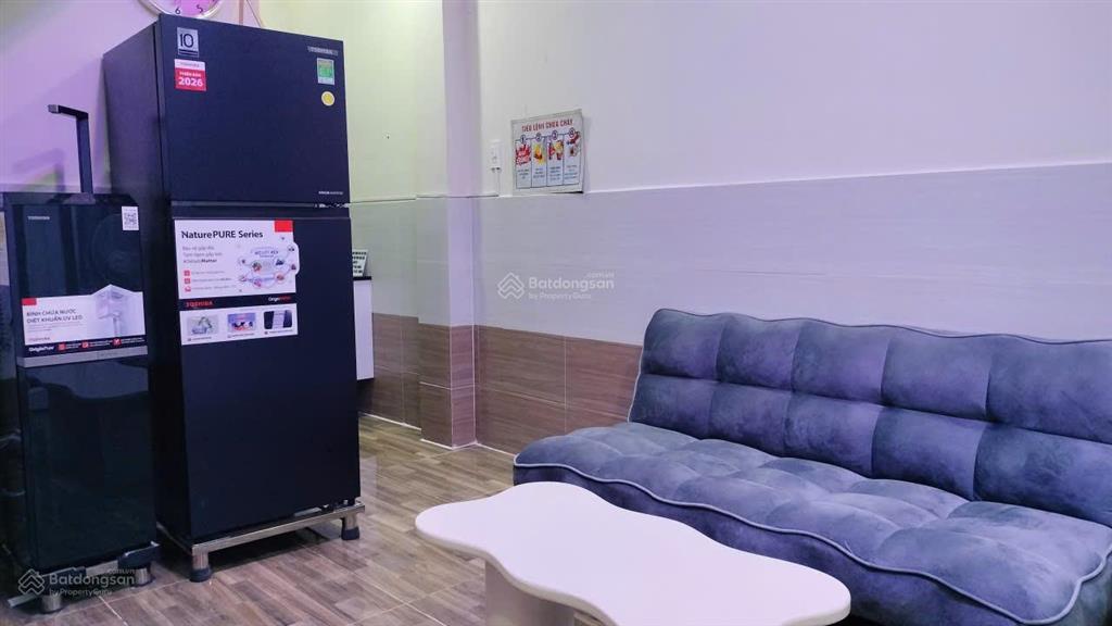 Cho thuê nhà mới 3 mặt tiền hẻm 1 trệt + 2 lầu + sân thượng, dtsd 105m2, quận 1