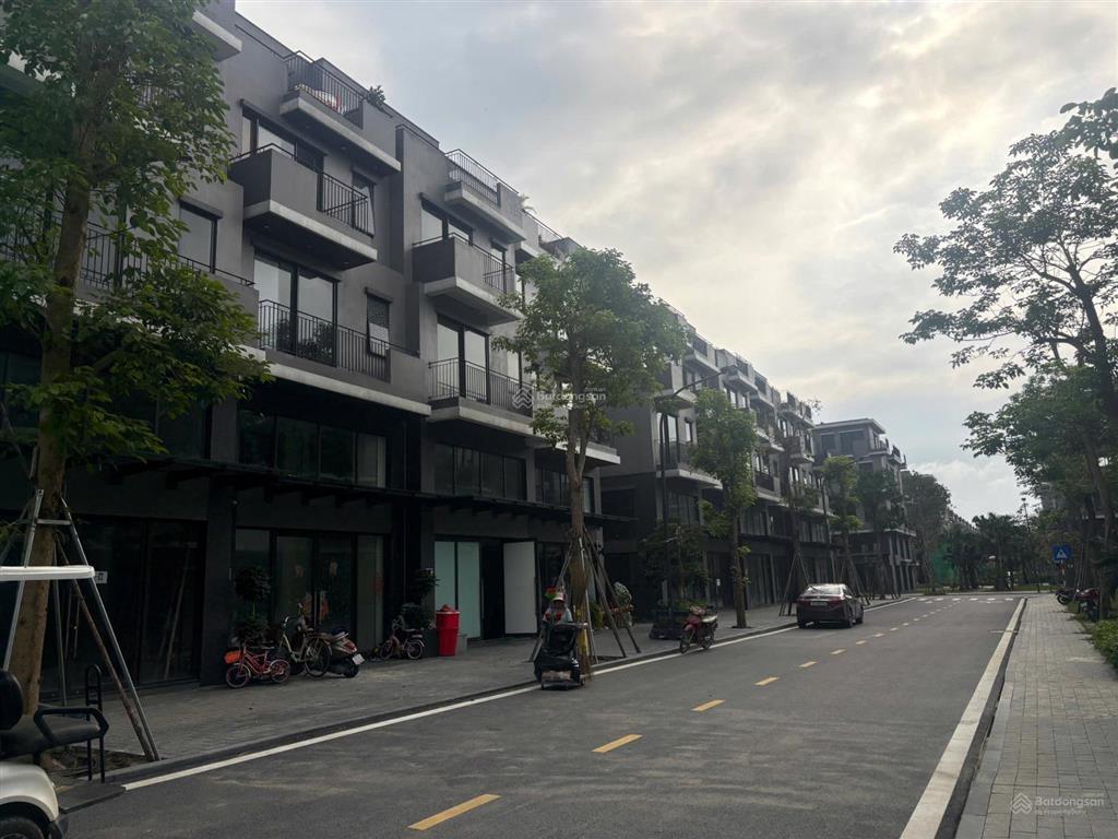 Chính chủ cần bán căn liền kề 88m phân khu the plaza đã có sổ. giá bán 6,4 tỷ. cạnh hồ thiên nga