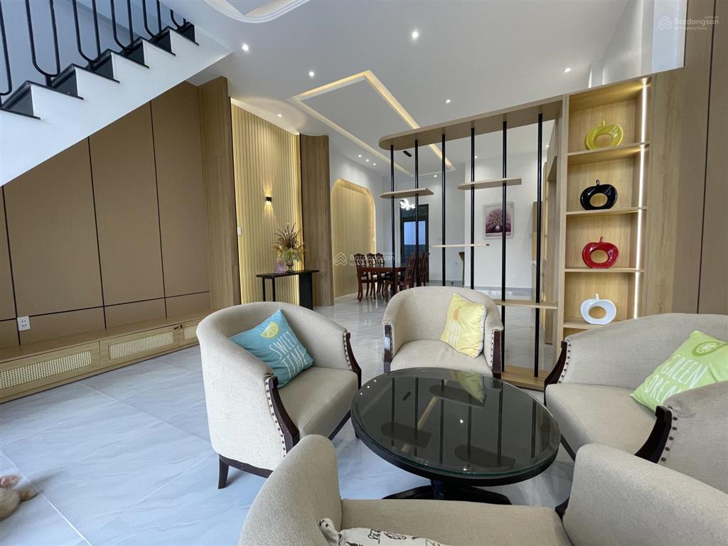 Bán nhanh nhà 2 tầng thiết kế hiện đại, đường xe tải, thuộc mỹ phong, tp mỹ tho  tiền giang