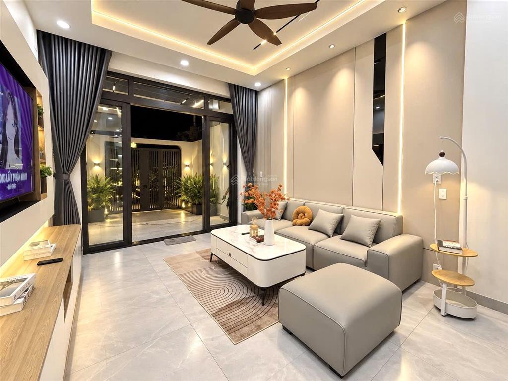 Nhà mới thiết kế hiện đại giá tốt, đường xe hơi