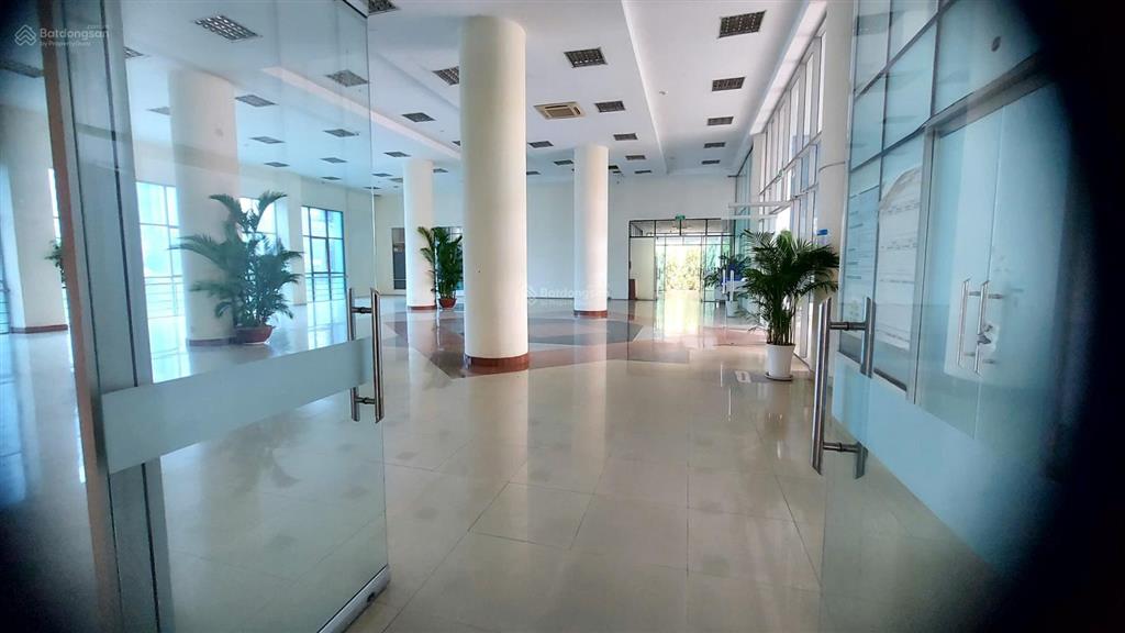 Cho thuê vp 600m2 lầu 6 tại 12/1 nguyễn thị minh khai, p sài gòn. dt 20x30m. giá 550k/m2/th