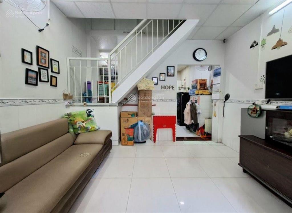 Bán nhà đường 3 tháng 2, p.2, q.11, gần mặt tiền, dt 4 x 8m, 2 tầng, giá 4 tỷ.