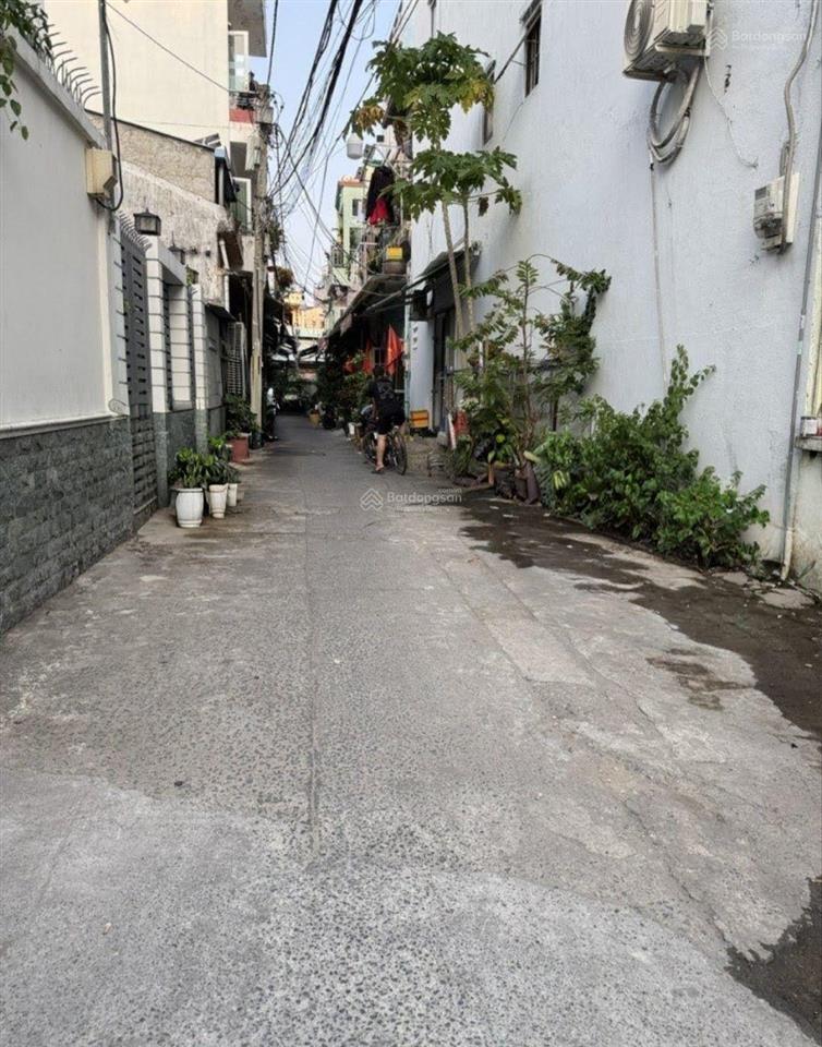 Hẻm gần 4m, 1 sẹc tùng thiện vương, p.11, q.8, dt 4 x 11m, 2 lầu, giá 4 tỷ 9.