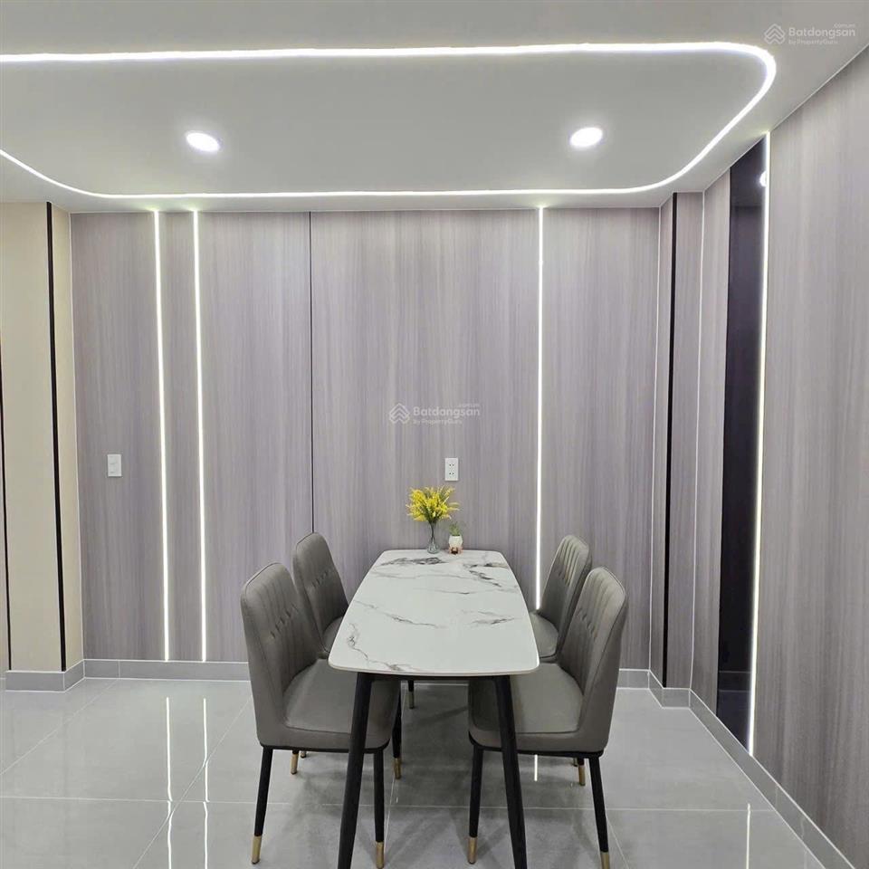 Nhà mới đẹp âu dương lân, p.2, q.8, dt 4,6 x 13m, 5 tầng, giá 8 tỷ 3.