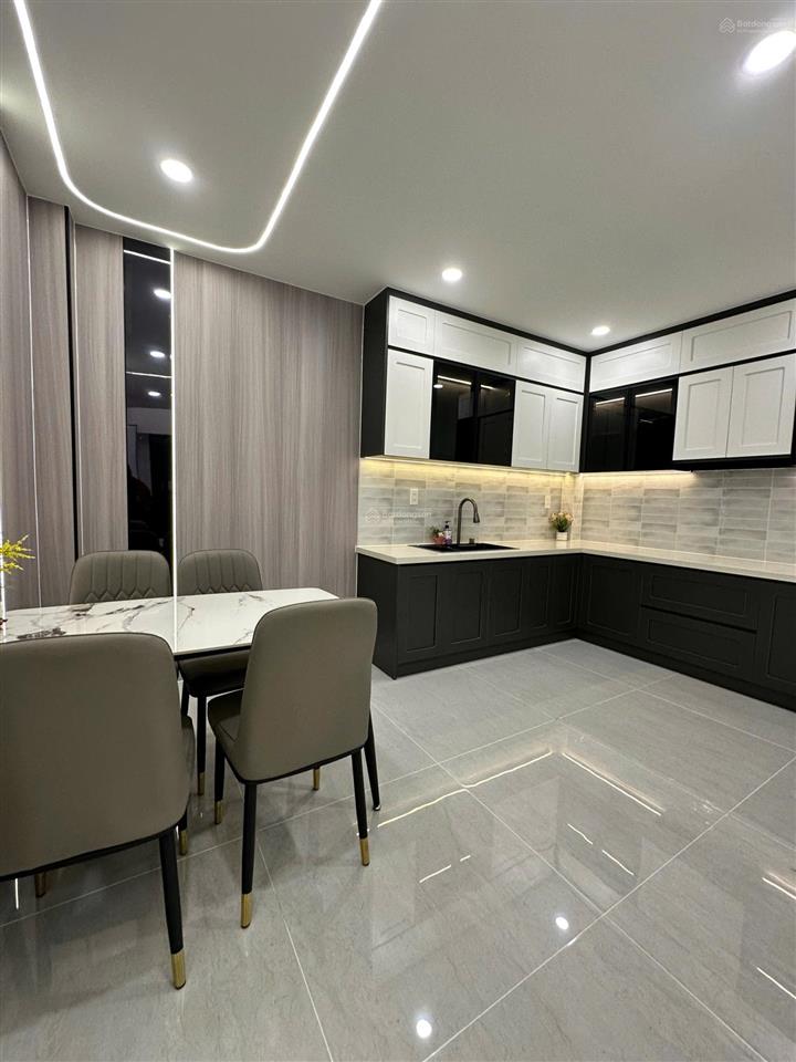 Nhà mới đẹp âu dương lân, p.2, q.8, dt 4,6 x 13m, 5 tầng, giá 8 tỷ 3.
