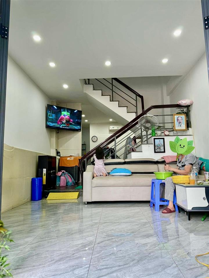 Mặt tiền kinh doanh chung cư ba tơ, q.8, dt 4 x 11m, 1 trệt 1 lầu mới, giảm 500 triệu còn 3 tỷ 8.