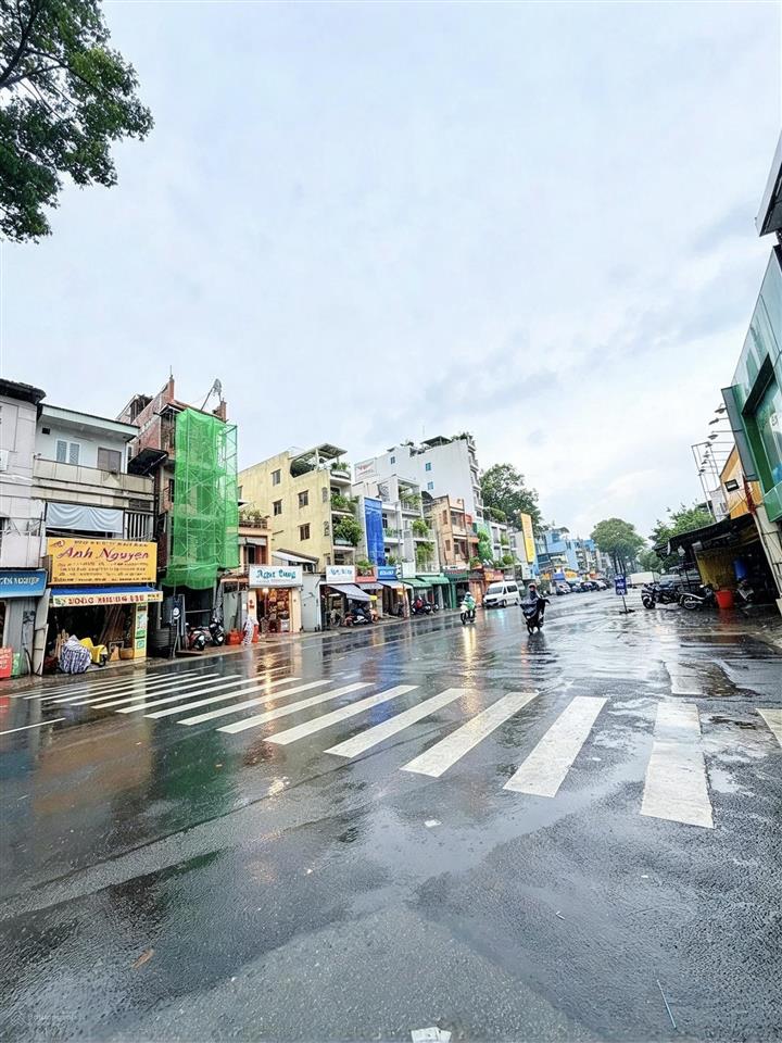 Bán nhà ngay ngã tư trần phú&lê hồng phong, p.4, q.5, dt 52m2, 2 tầng, giảm 800 triệu còn 6 tỷ 5.