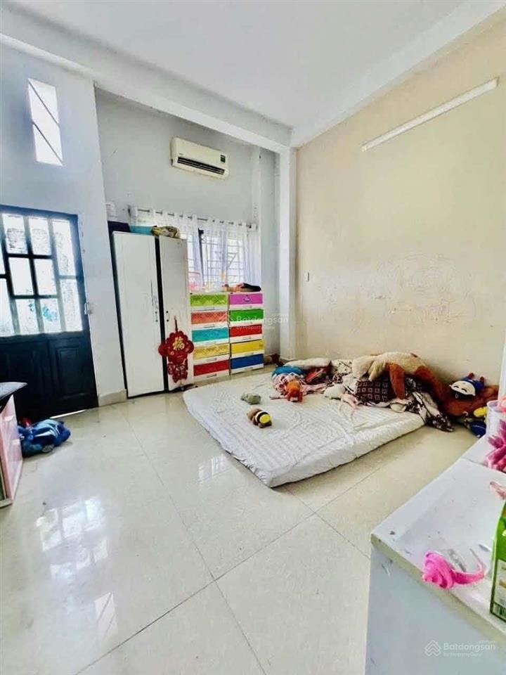 Bán nhà ngay ngã tư trần phú&lê hồng phong, p.4, q.5, dt 52m2, 2 tầng, giảm 800 triệu còn 6 tỷ 5.