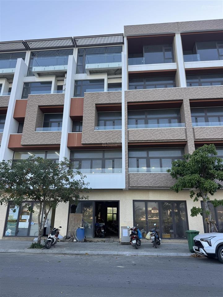 Bán shophouse 5 tầng mặt sông đối biệt thự suneva ngang 5 dài 21m