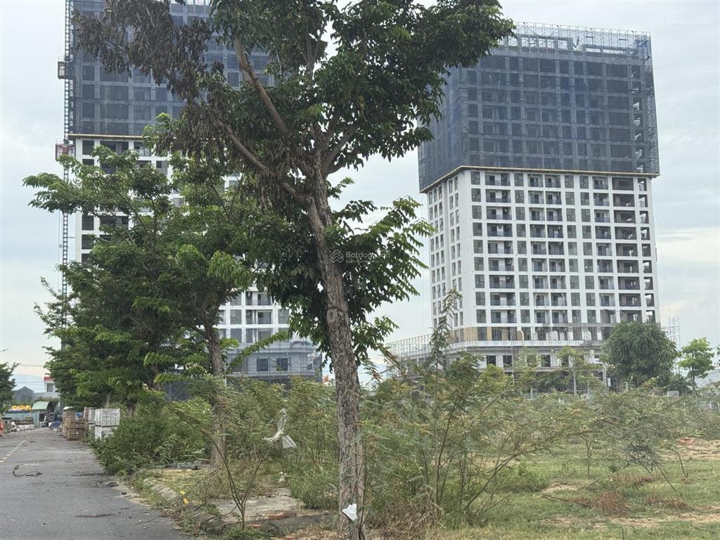 Bán cặp đầm sen hướng tây bắc sát công viên, giá tham khảo tốt trong khu vực