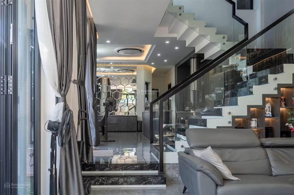 Cho thuê villa 2 mặt tiền siêu phẩm cực đẹp