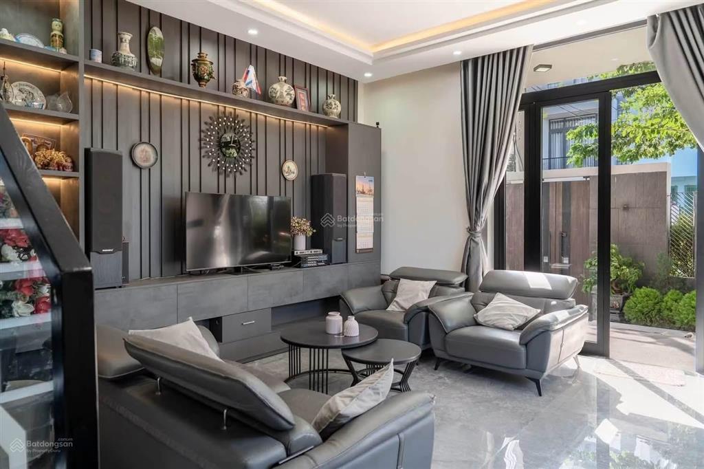 Cho thuê villa 2 mặt tiền siêu phẩm cực đẹp