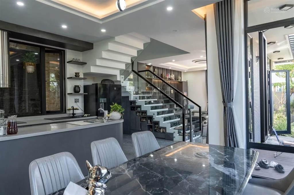 Cho thuê villa 2 mặt tiền siêu phẩm cực đẹp
