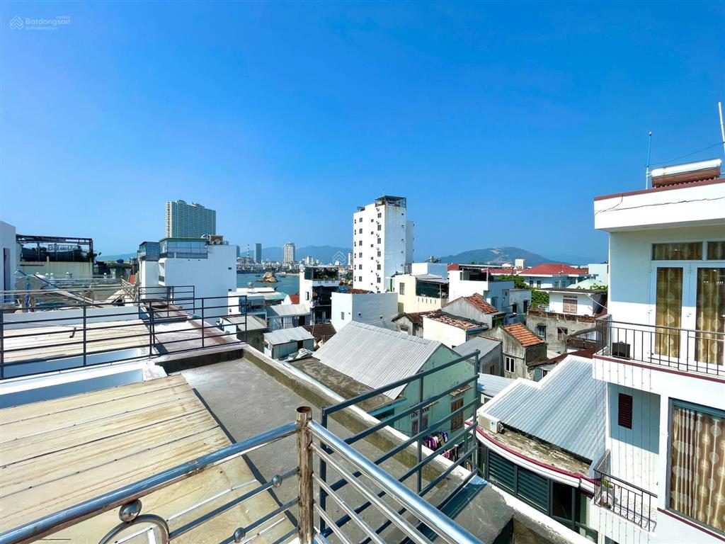 Bán nhà 3 tầng đường tháp bà,gần biển tttp nha trang,sổ hồng.