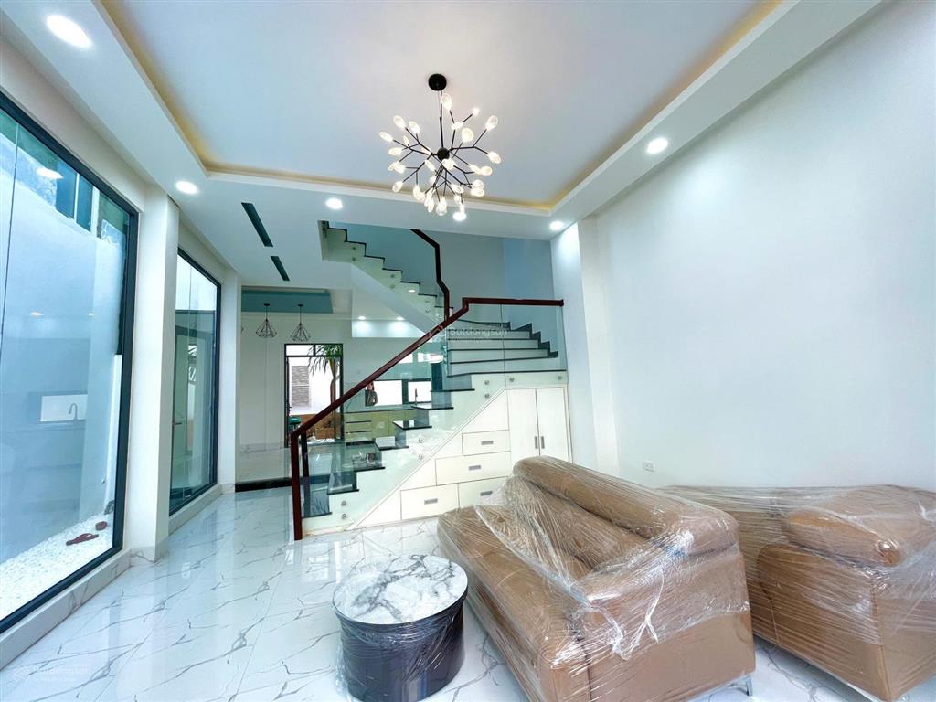 Bán nhà 3 tầng đường tháp bà,gần biển tttp nha trang,sổ hồng.